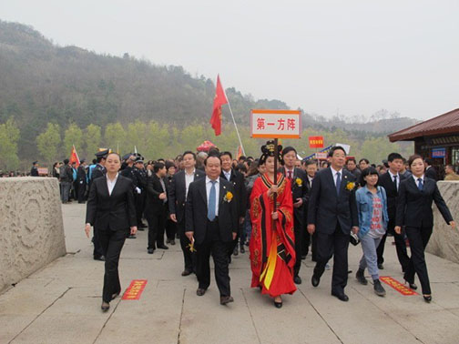 中国西部开发促进会参加第十七届中国东西部合作与投资贸易洽谈会暨癸巳年清明公祭轩辕黄帝典礼活动2.jpg