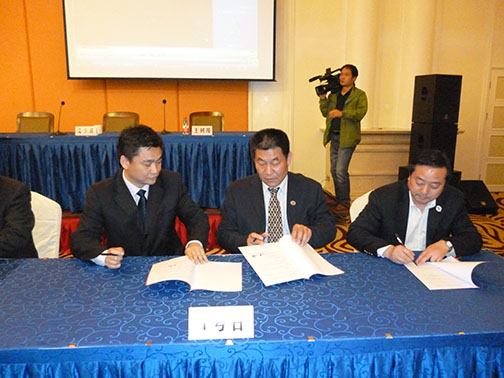 中国西部开发促进会与咸阳市签订中国西部侨商电子科技园入园项目合作协议4.jpg
