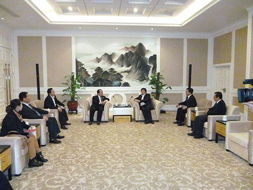 中国西部开发促进会与咸阳市签订中国西部侨商电子科技园入园项目合作协议7.jpg