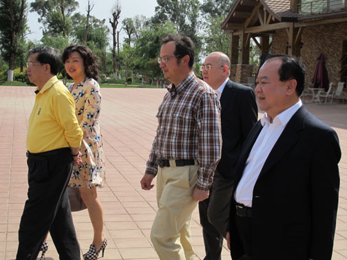我会领导考察云南省嵩明县2.jpg