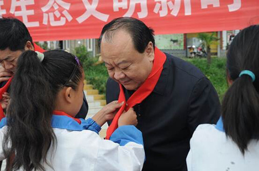 “美丽家乡·走进生态文明新时代”悦读书屋的捐赠仪式5.jpg