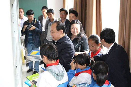 “美丽家乡·走进生态文明新时代”悦读书屋的捐赠仪式8.jpg