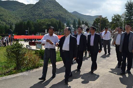 “美丽家乡·走进生态文明新时代”悦读书屋的捐赠仪式11.jpg