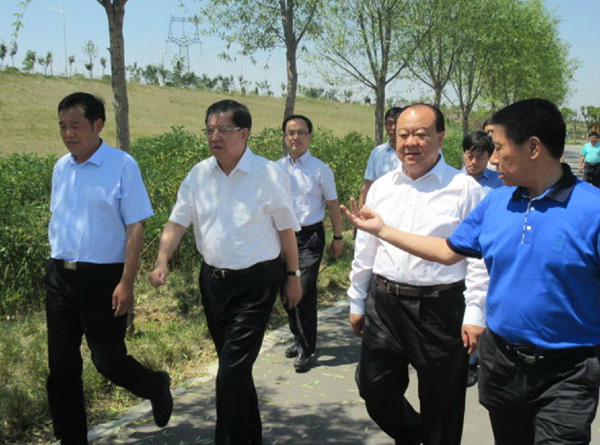 龙永图、赵霖调研渭河治理成效和人造湿地规划2.jpg
