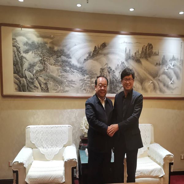 我会领导在京会见韩国SK集团金天日2.jpg