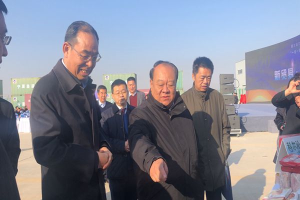 银川综保区举行重大项目签约暨 “一带一路”国际卡车班列首发仪式4.jpg