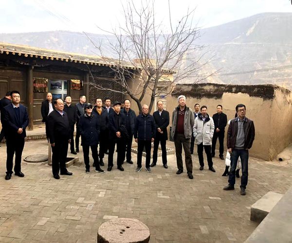 中国西部开发促进会前往东乡族自治县考察蛋白菊实验种植项目4.jpg