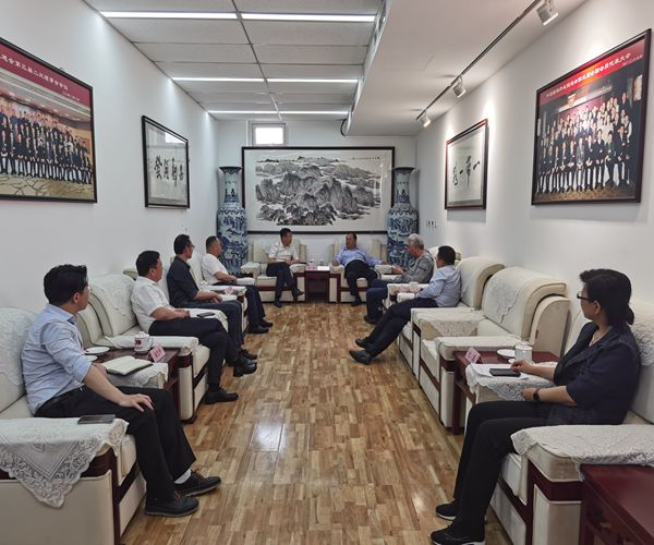 中国西部开发促进会和中国建设银行内蒙古分行座谈2.jpg