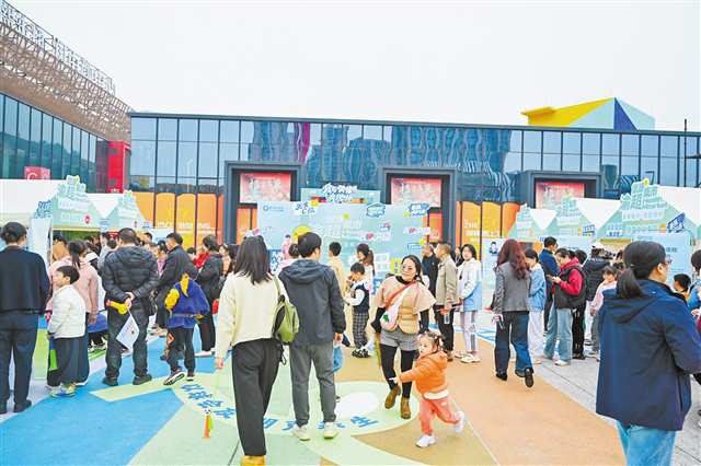 十一月十六日,重庆健康集市“渝超”专场开市。(主办方供图)